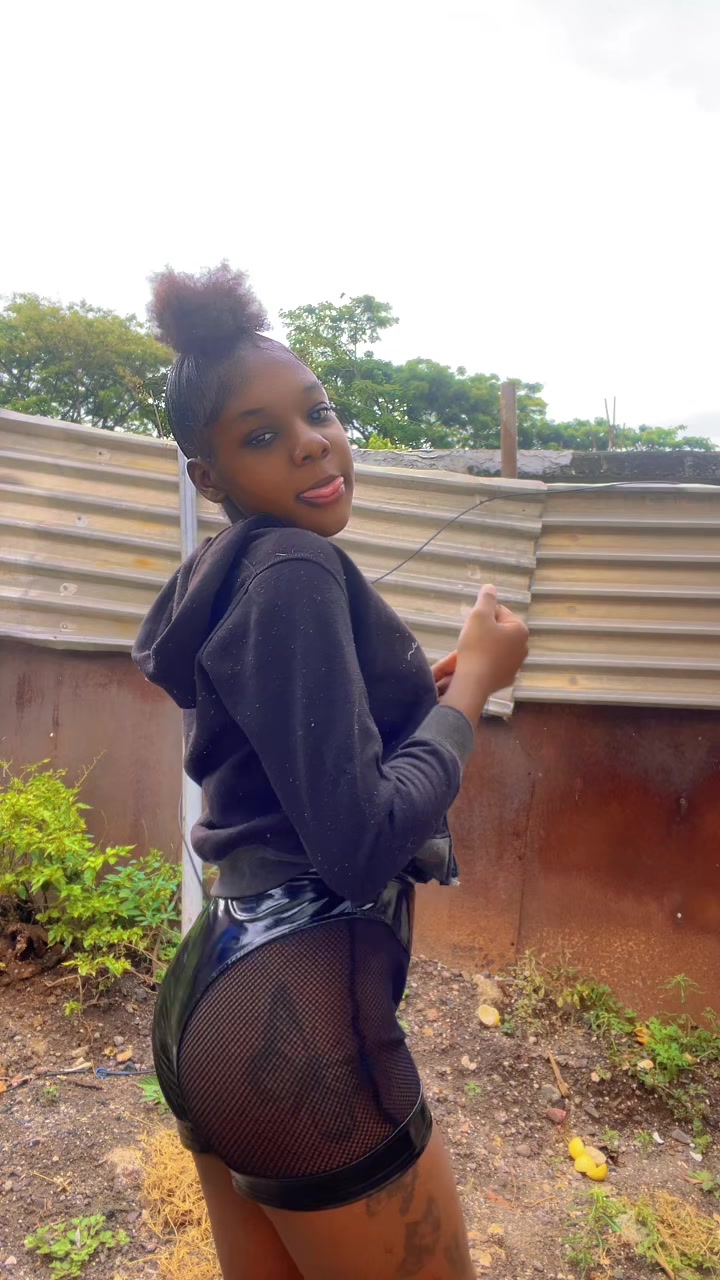 @_shaniek_