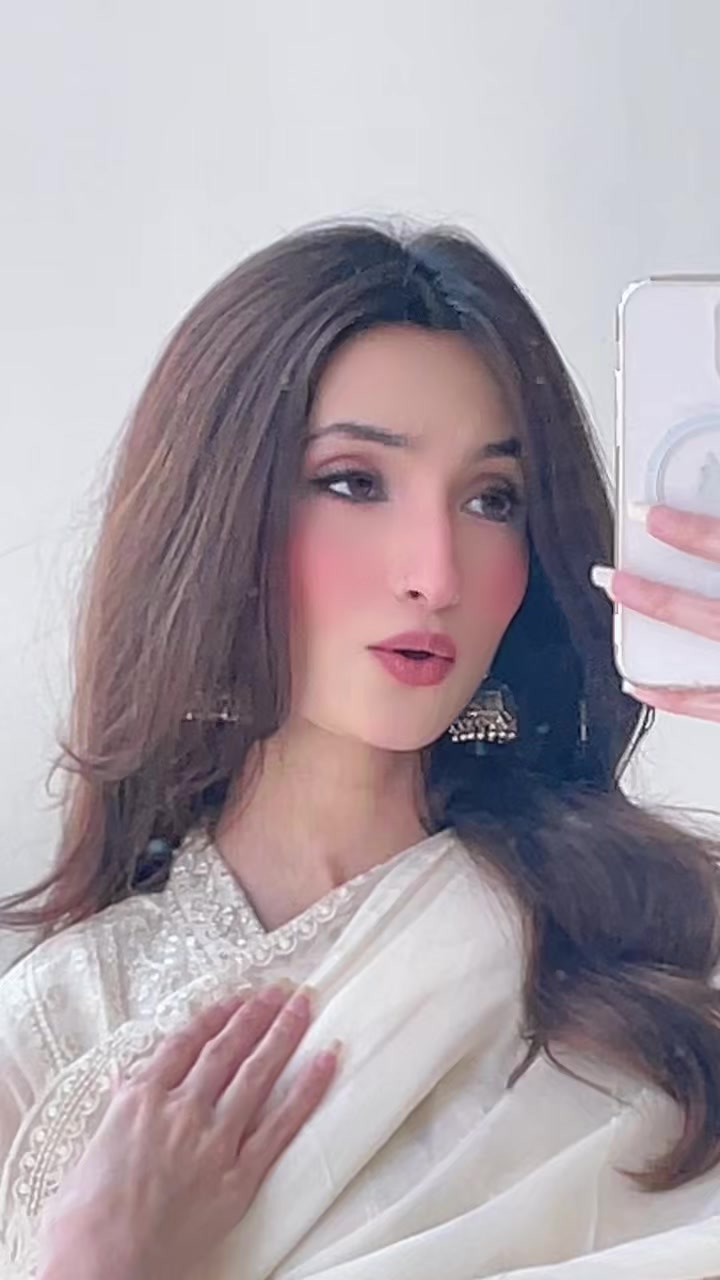 @HAREEM BAIG 🖤