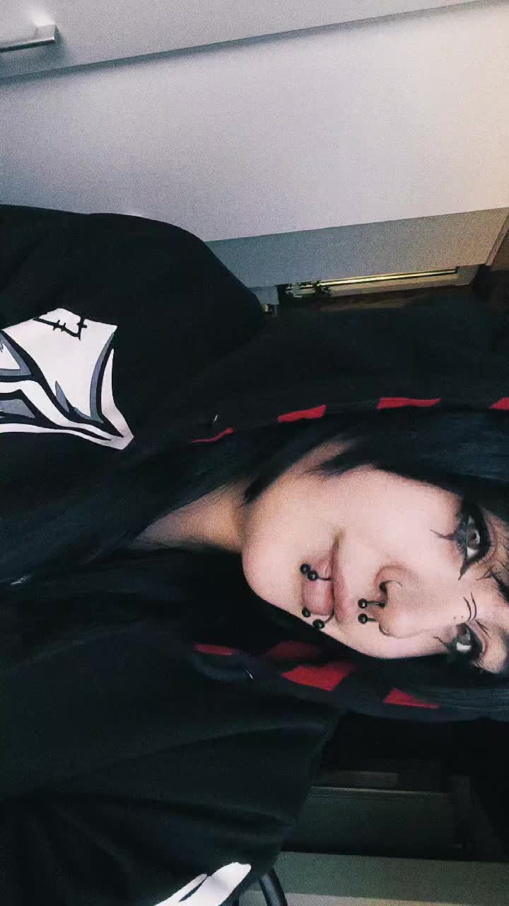 @secretcurvesofmadness