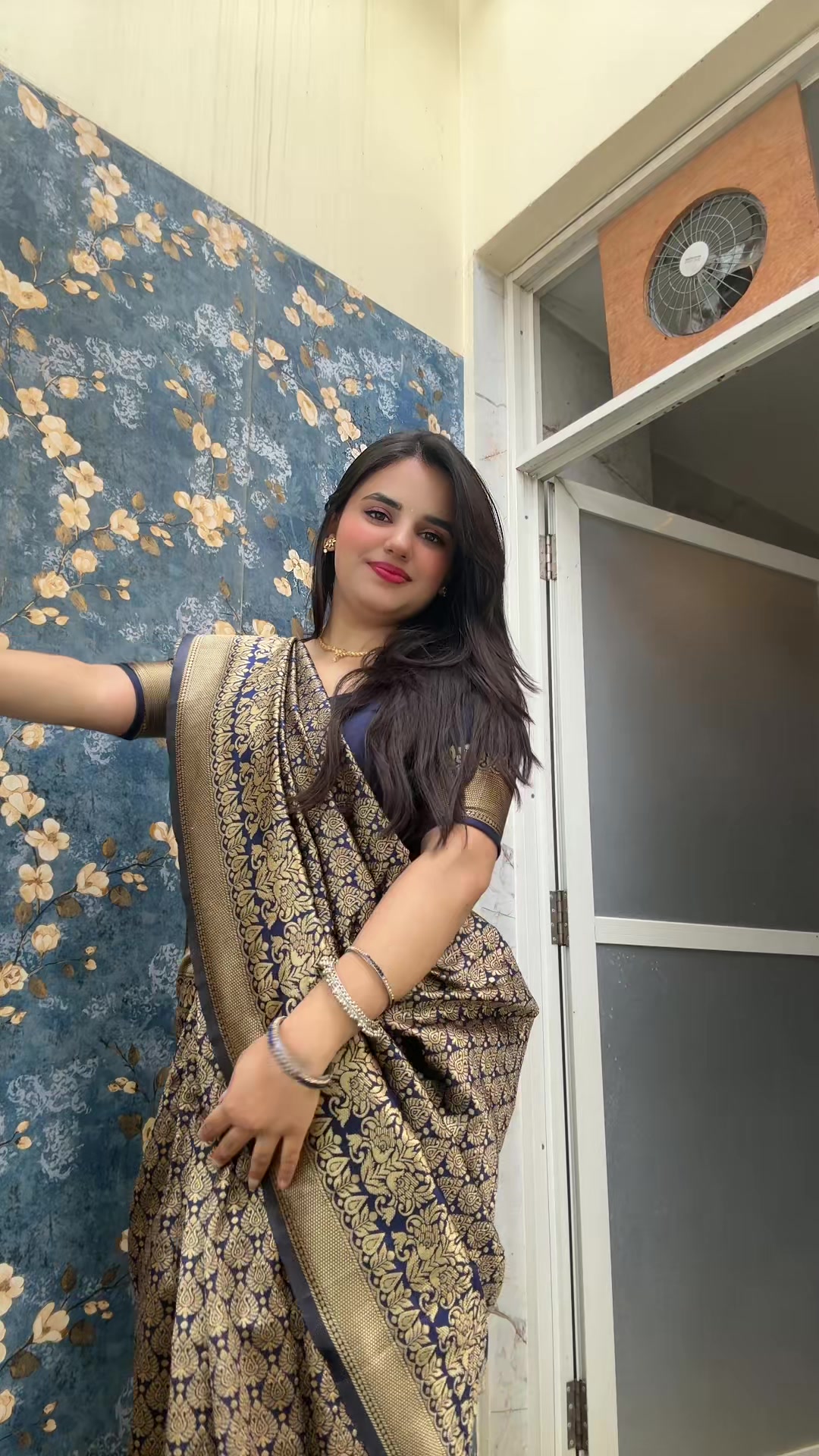 @Prapti🤍