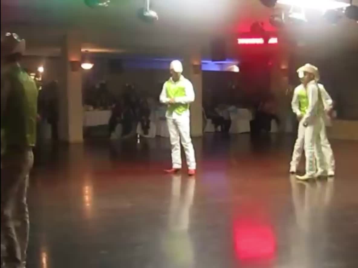 @r0z3lyy