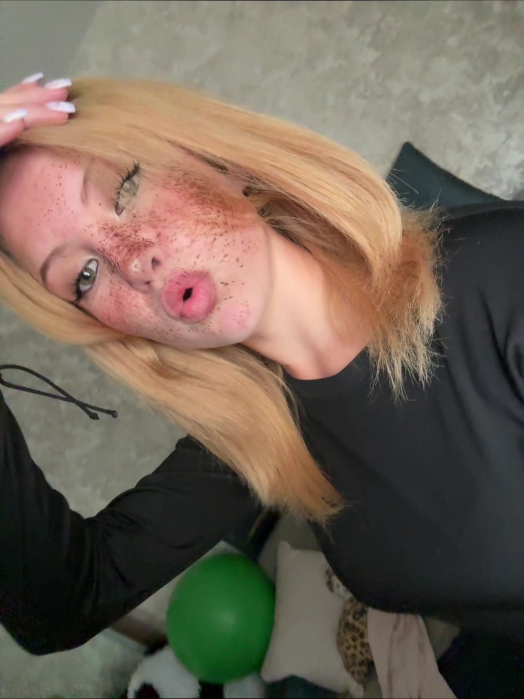 @сашенька🦋