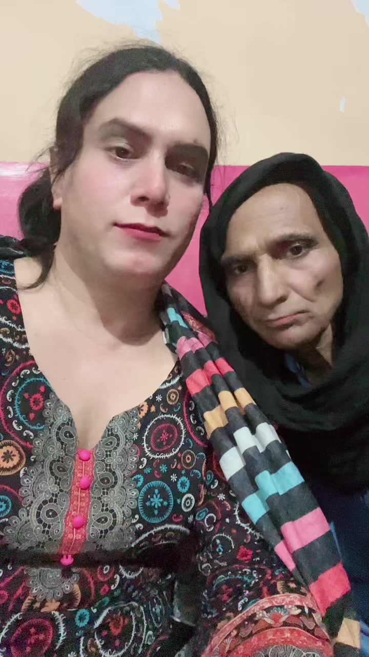 @zoya chand 700
