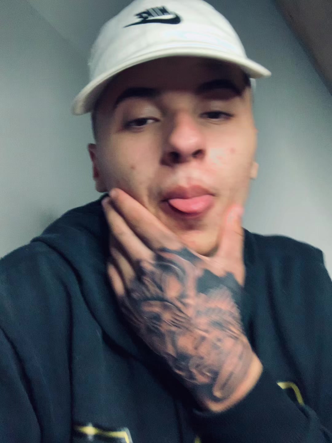 @menochefee77