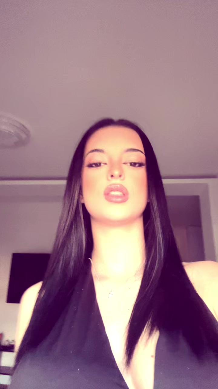 @elena_gukic