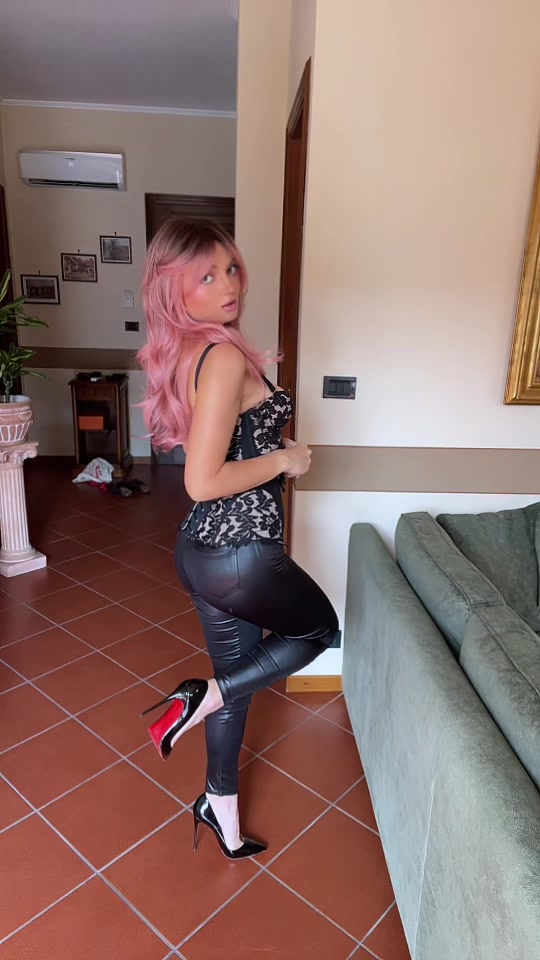 @queen_katti