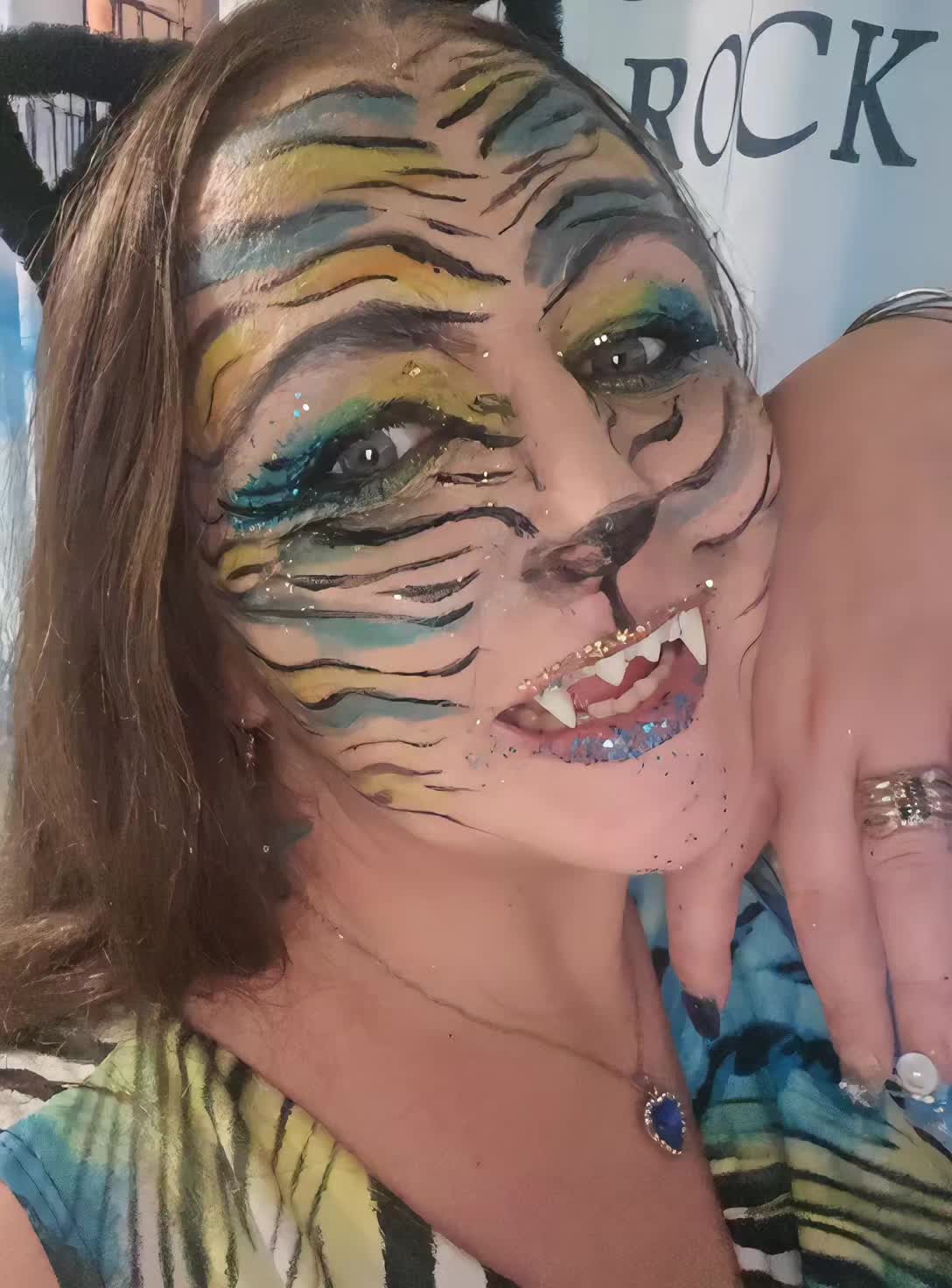 @KimCroft🧸🌹💙🎸🐋🐬🦋😈👻☘️🔥