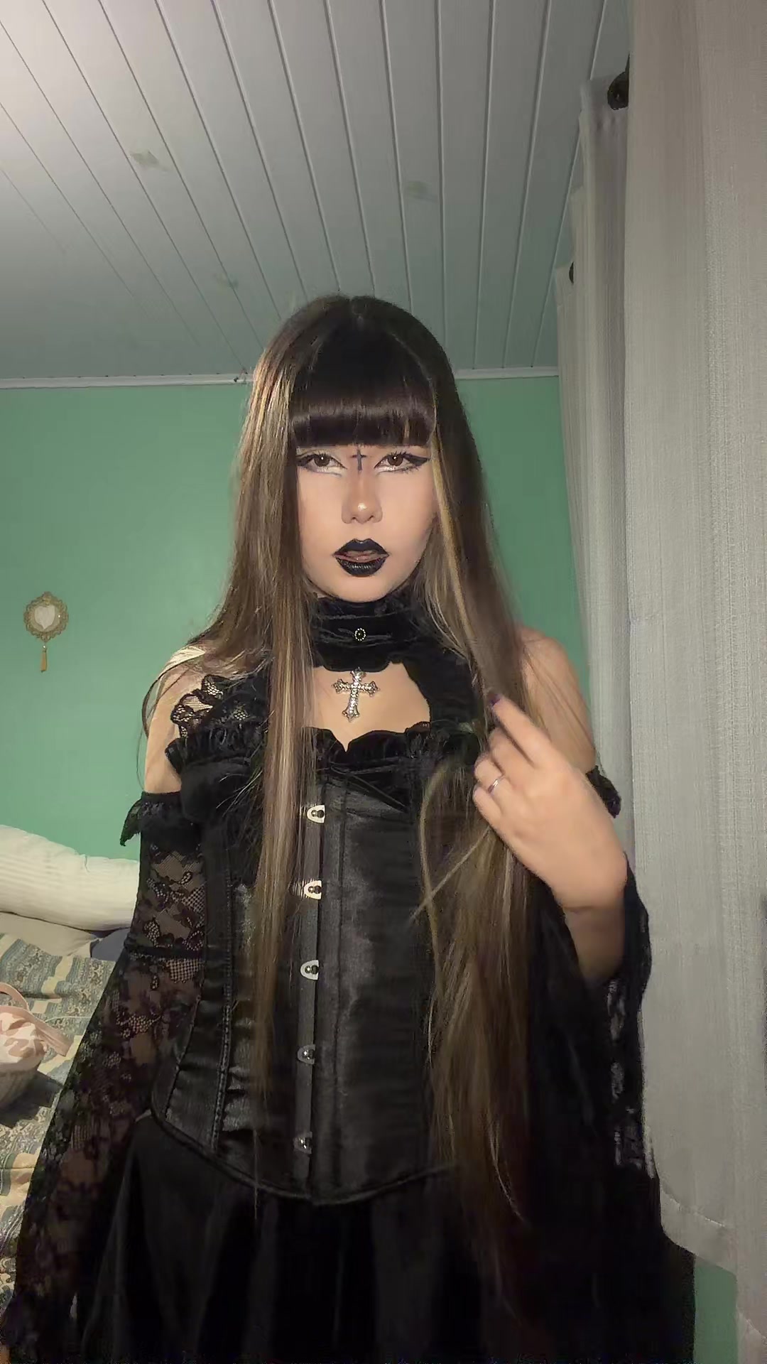 @Ellazoka