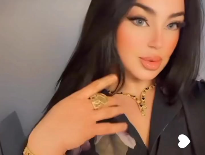 @chahinez_