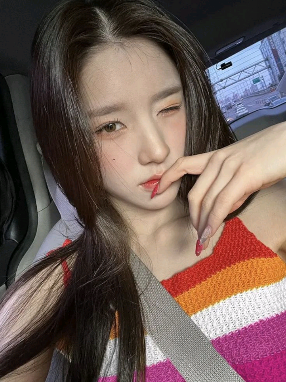 @ᵖˡˢ lesbian heejin