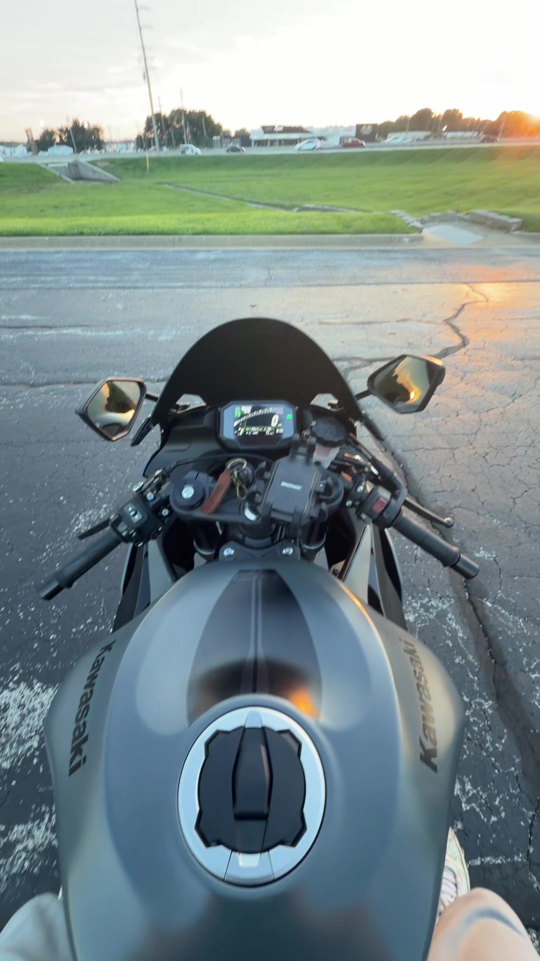 @MOTO_ZX6r