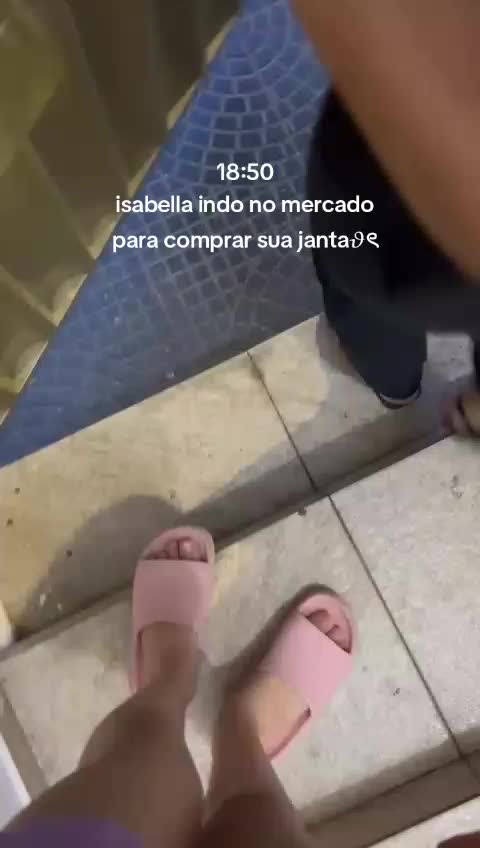 @oque a isabella ta fazendo?