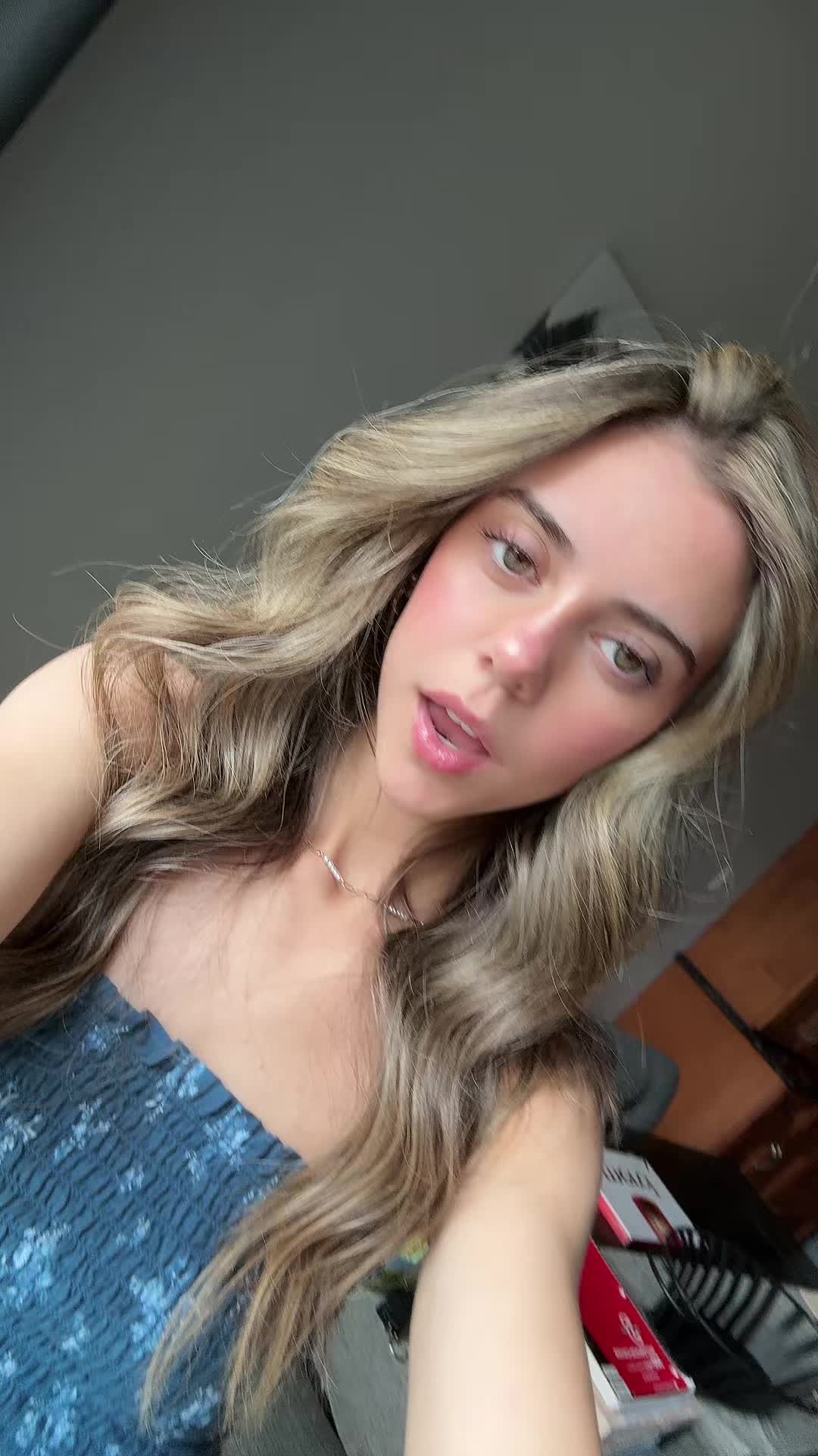 @ava valente