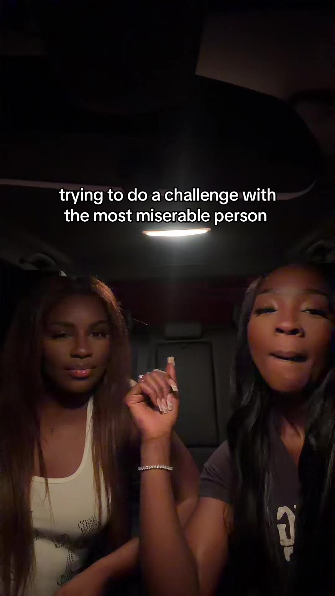 @👩🏾&zwj;❤️&zwj;💋&zwj;👩🏾