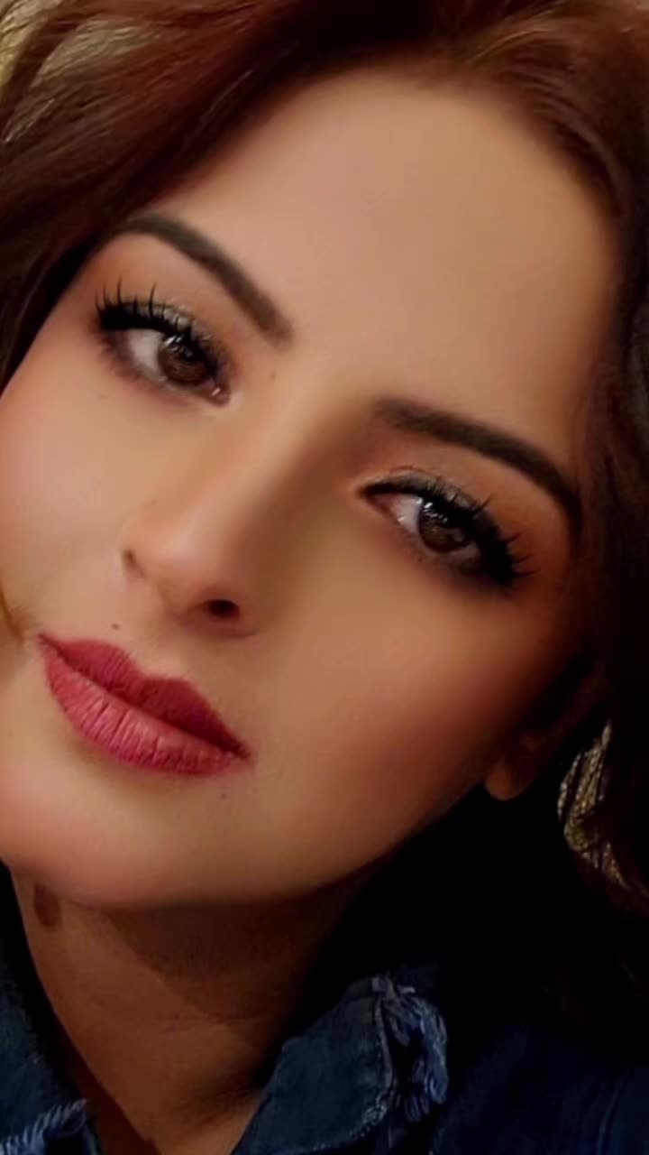 @Model Hina Eamaan