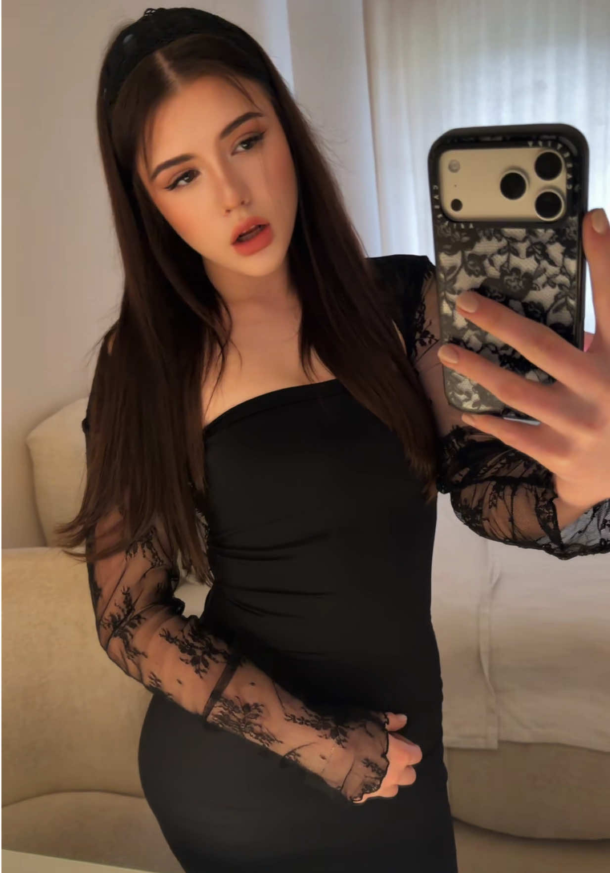 @𝐄𝐦𝐦𝐚