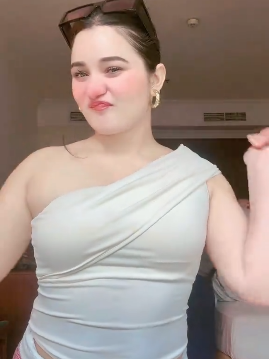 @ZOYA KHAN