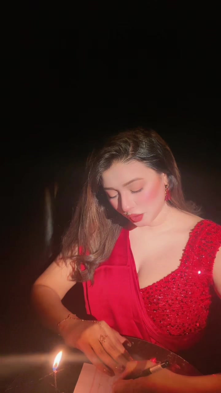 @Sarah Khan 🔥