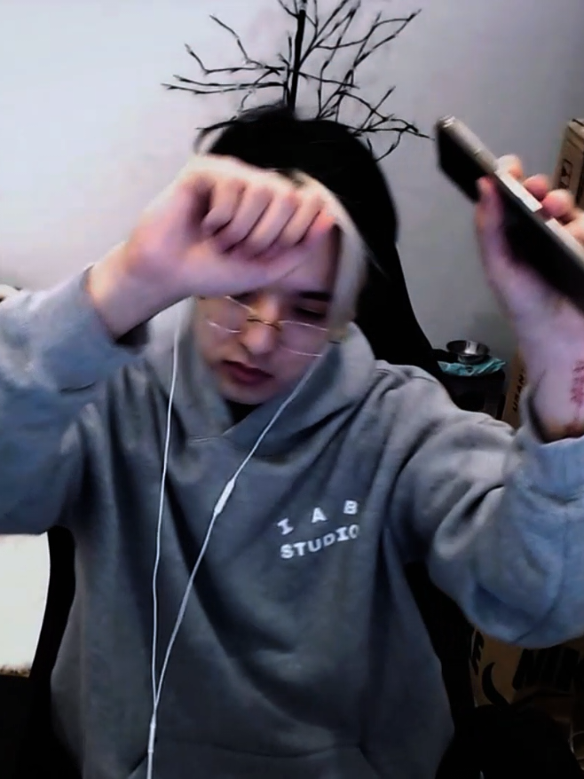 @Lis