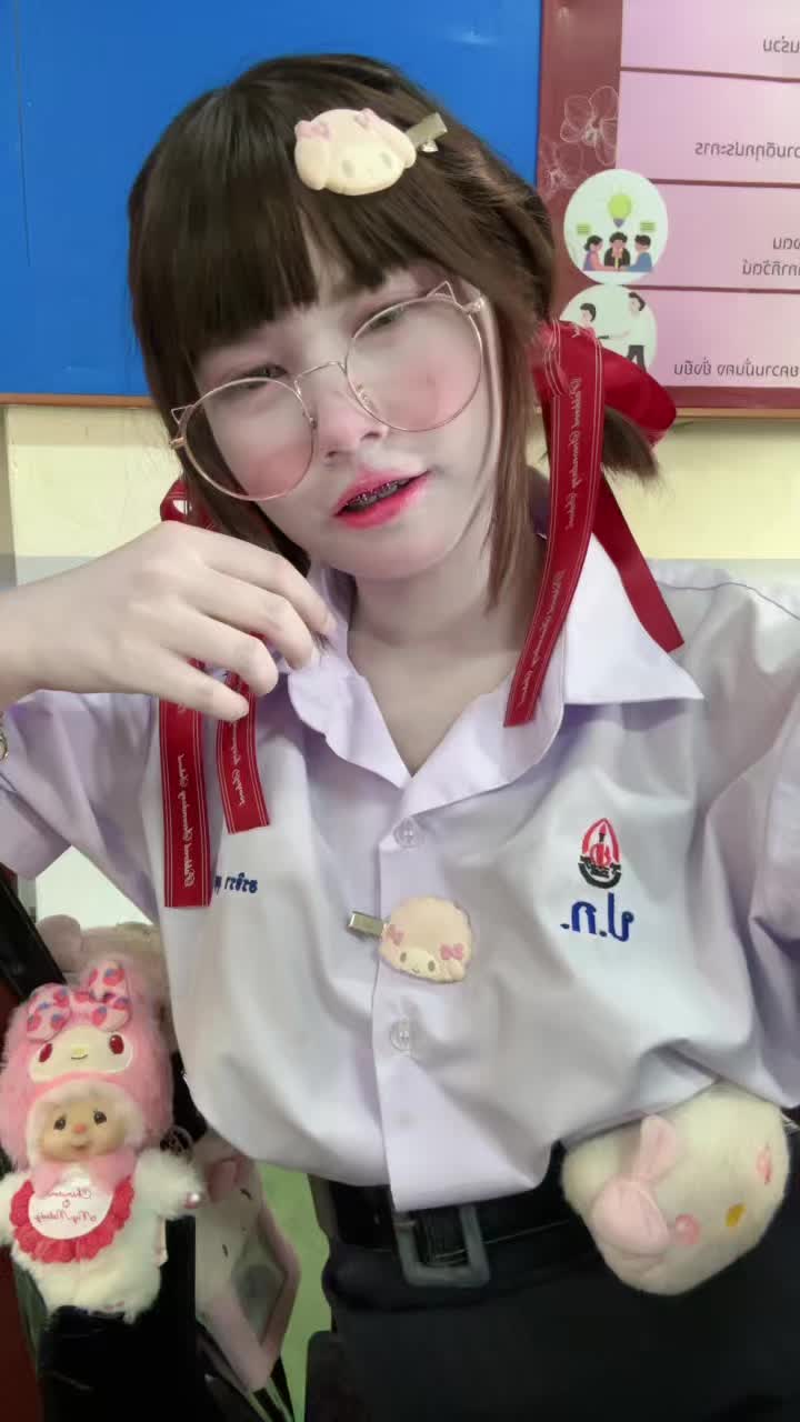 @รู้ไหมทำไมกูถึงใส่เเว่น😏😏