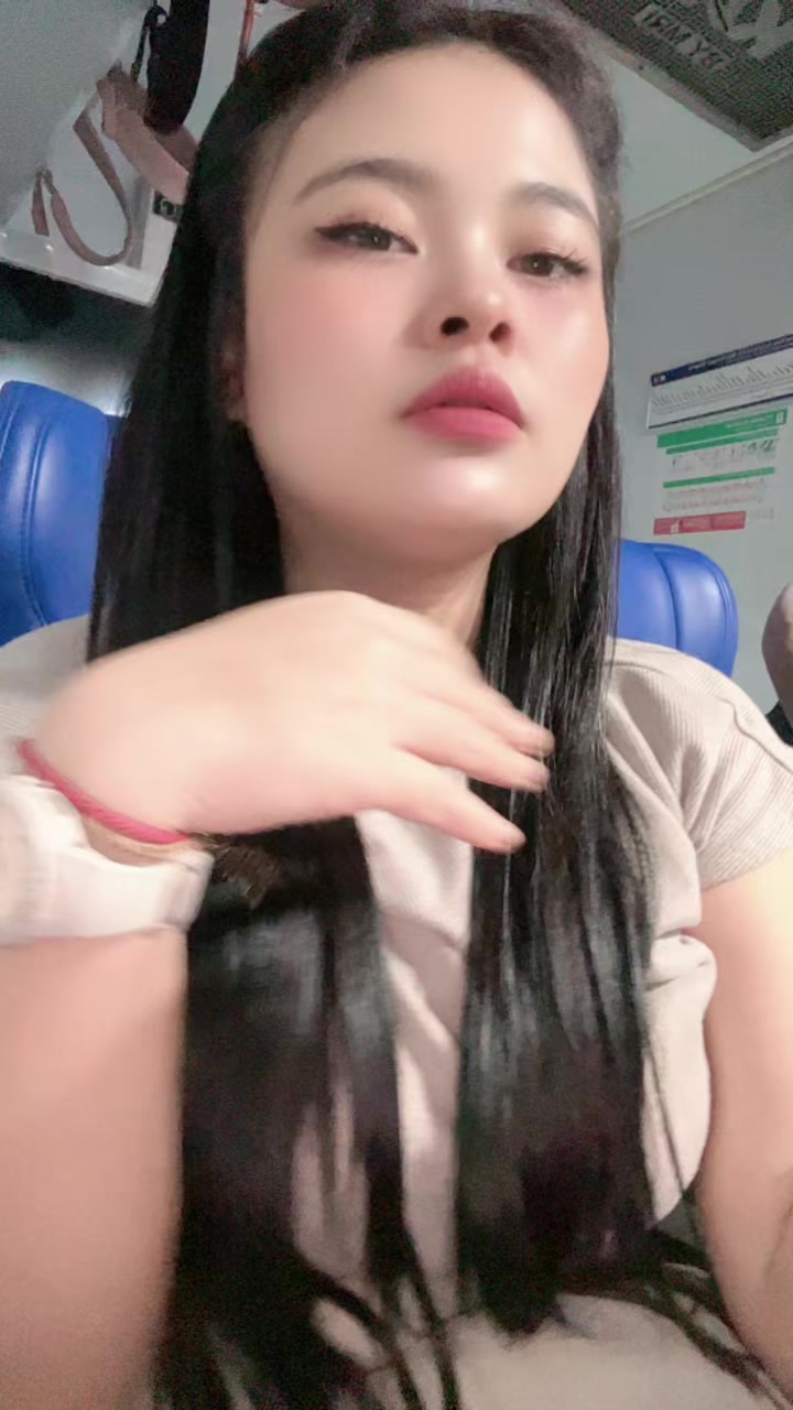 @Anggunamelya27