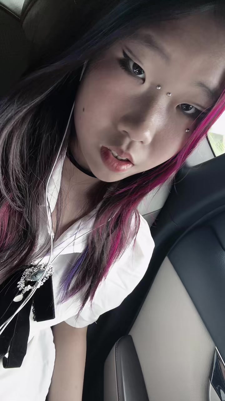 @𝒽ℴ𝓁ℯ𝓇ℴ𝒸𝒽𝓀𝒶