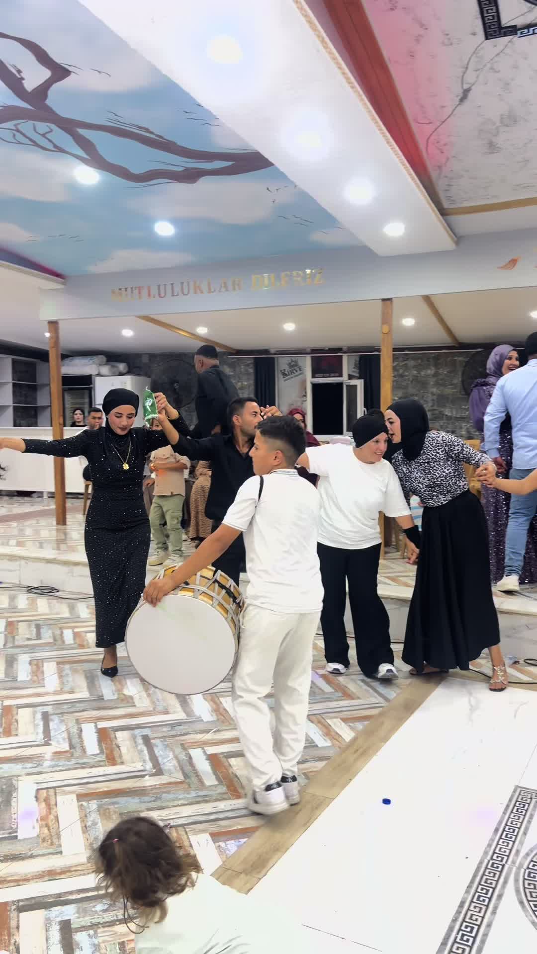 @deli kız 🤍🕊️
