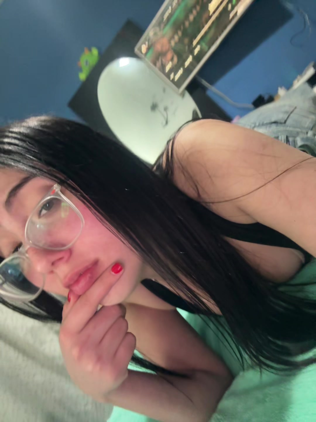 @whoisvickyy