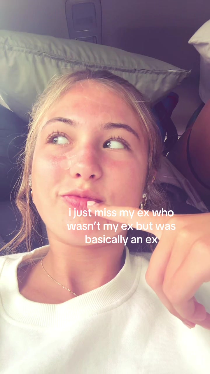 @🦦