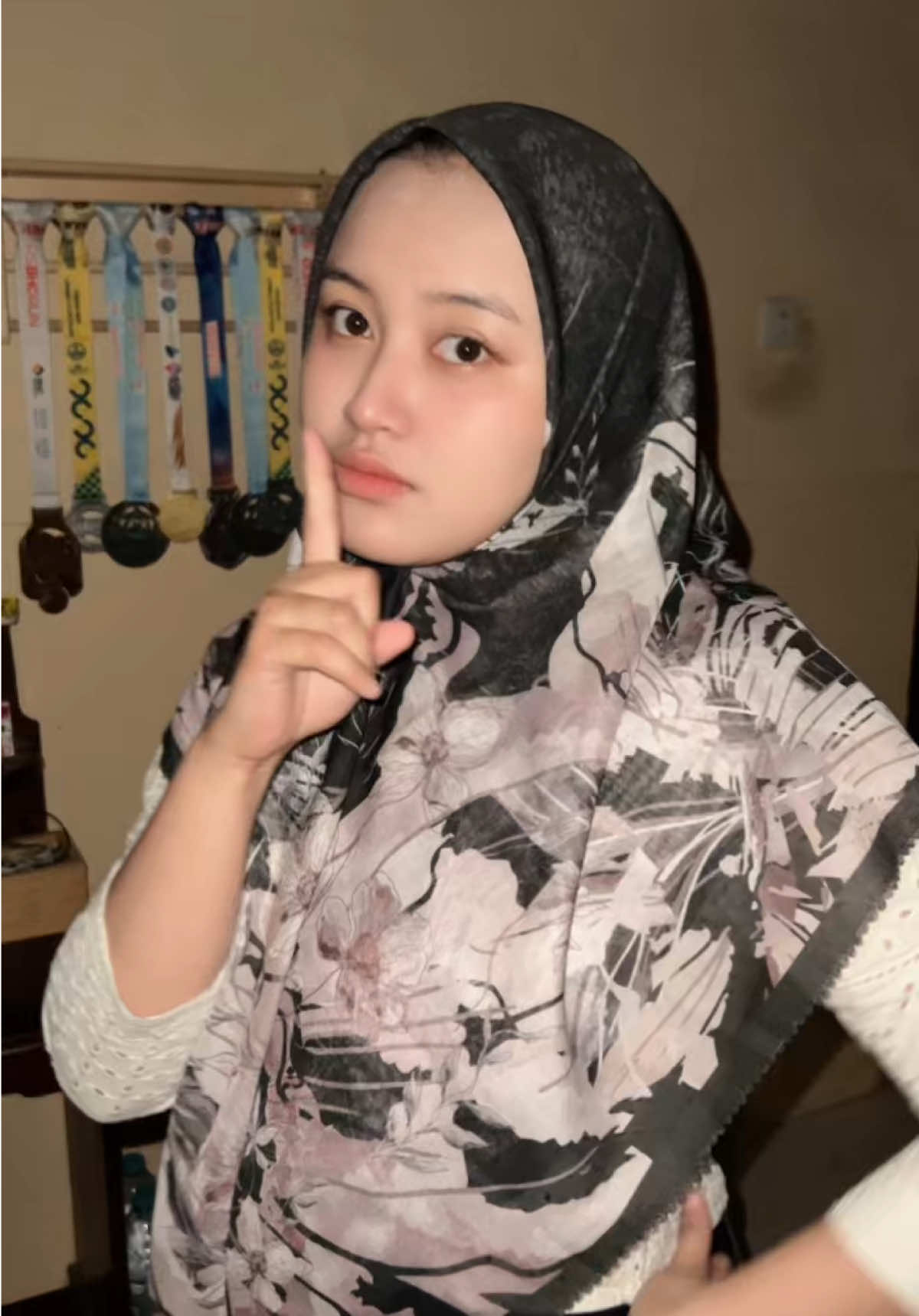 @apt. Indah