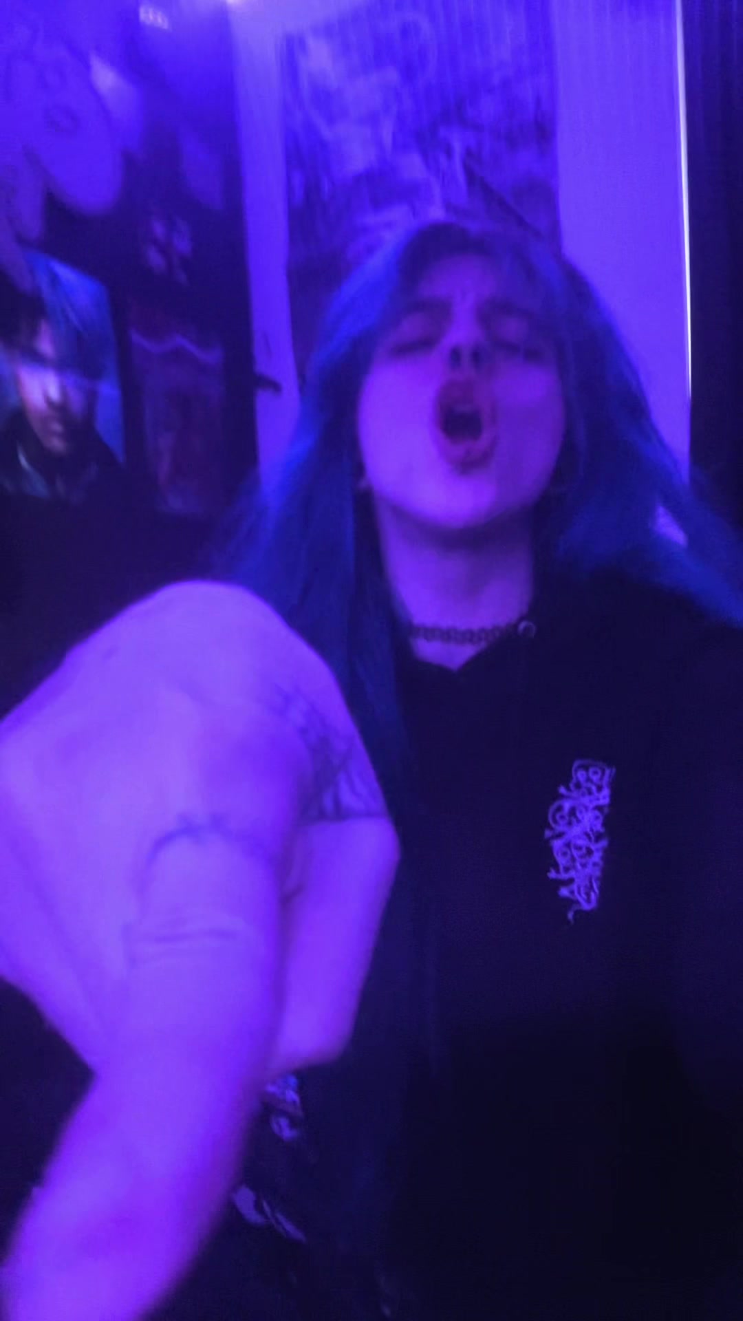 @Ez