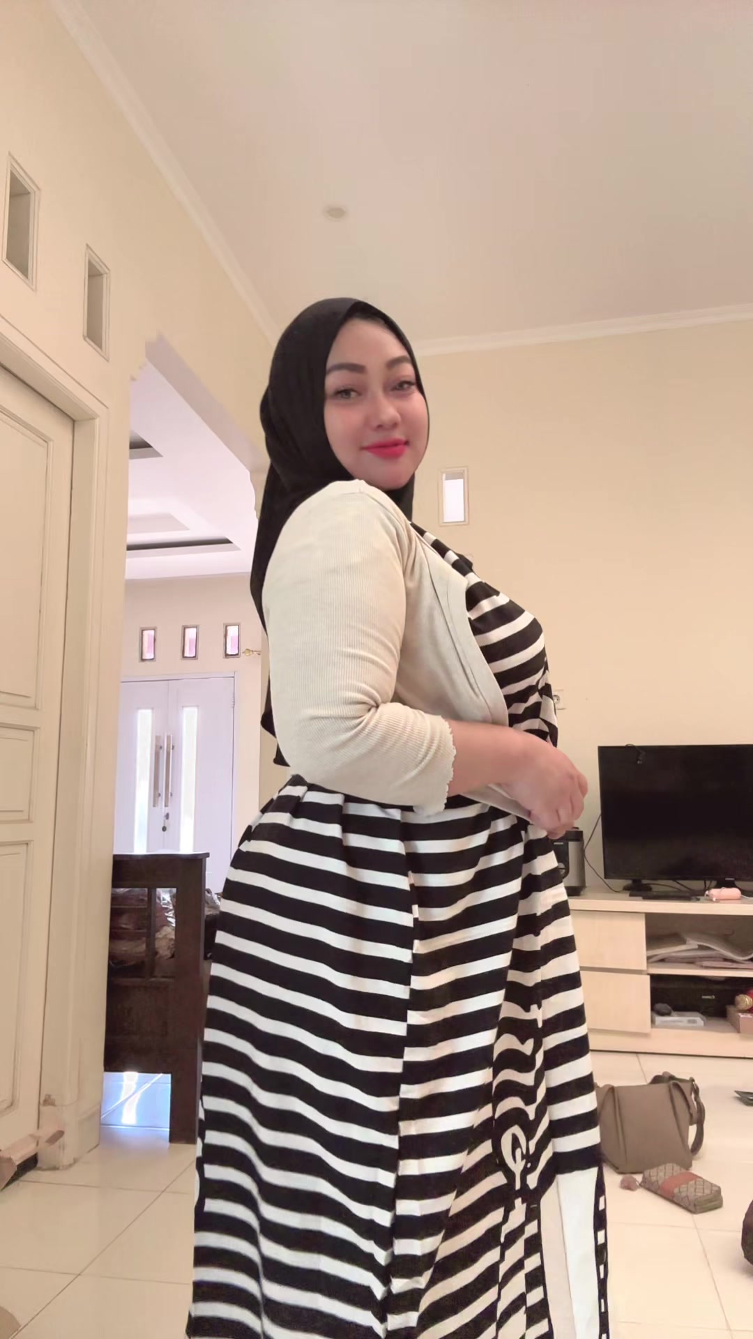 @momihzahwavarel
