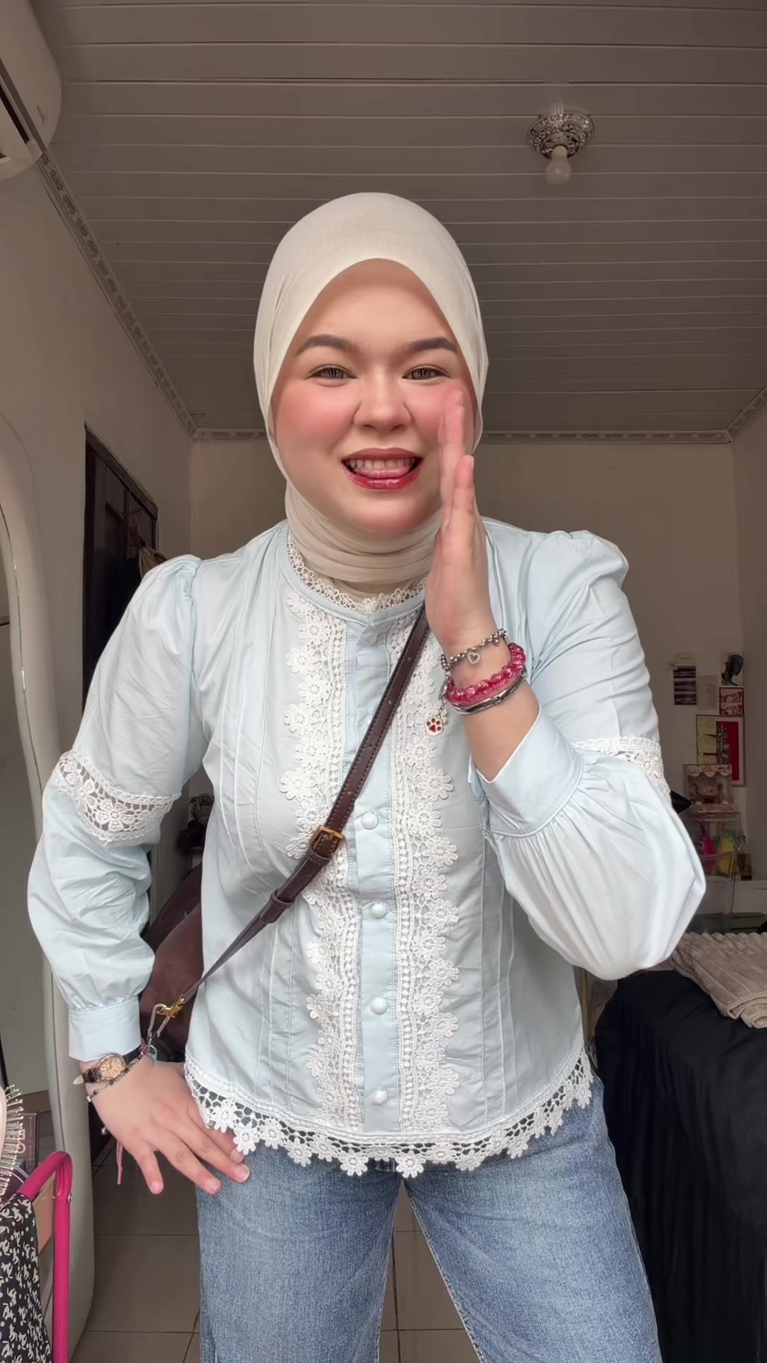 @Uni Indah