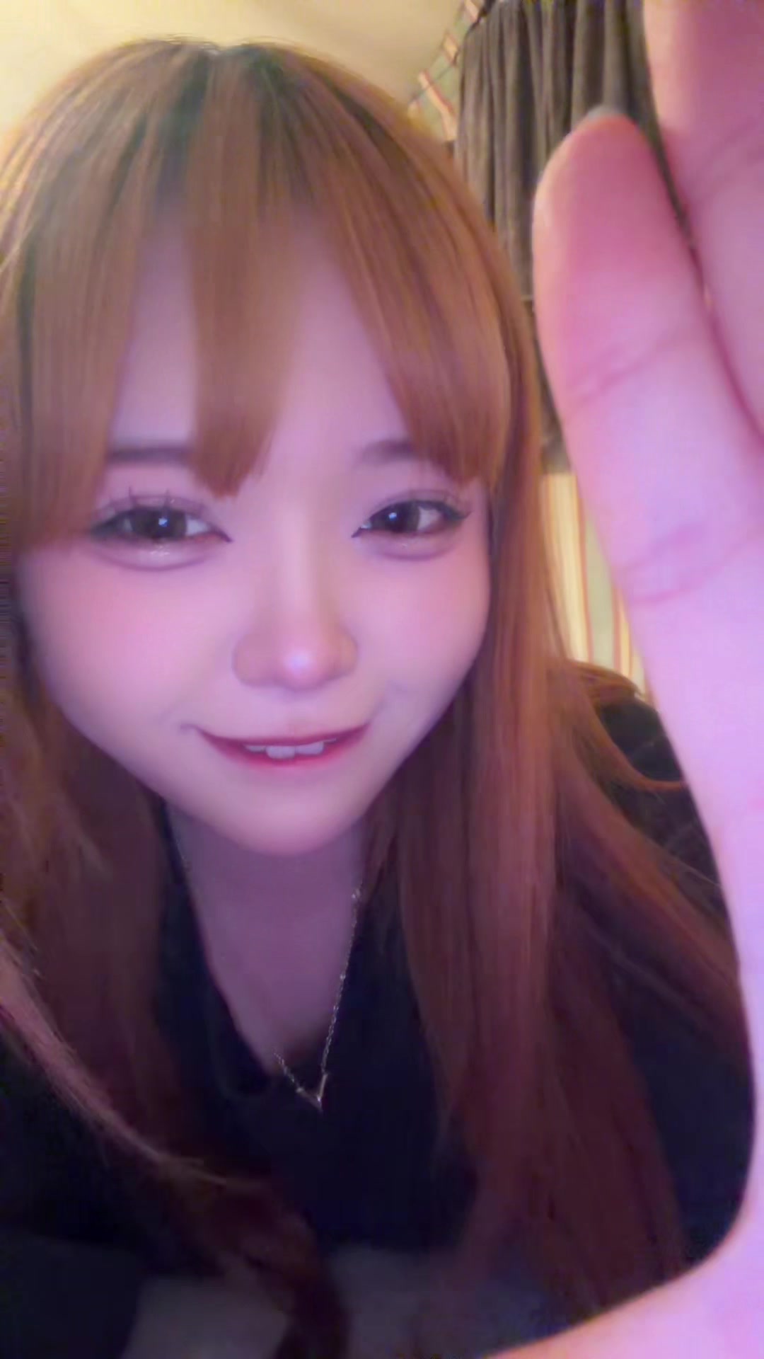 @にこり