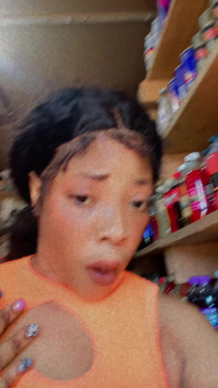 @Mia white