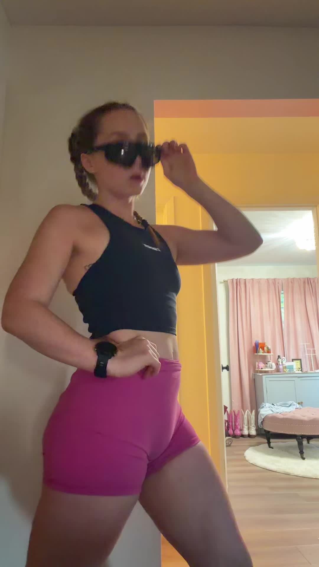 @Caitcolllins