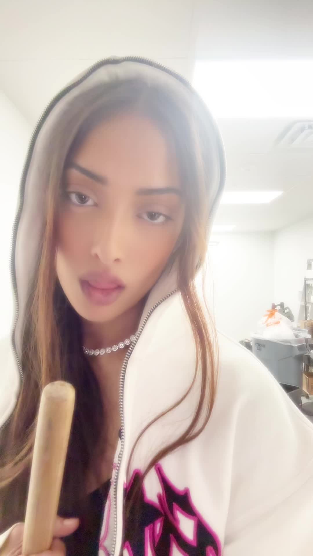 @arinarozario