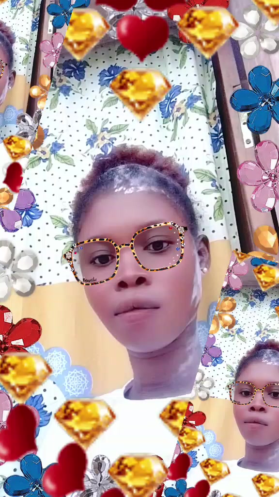 @carolineaya208