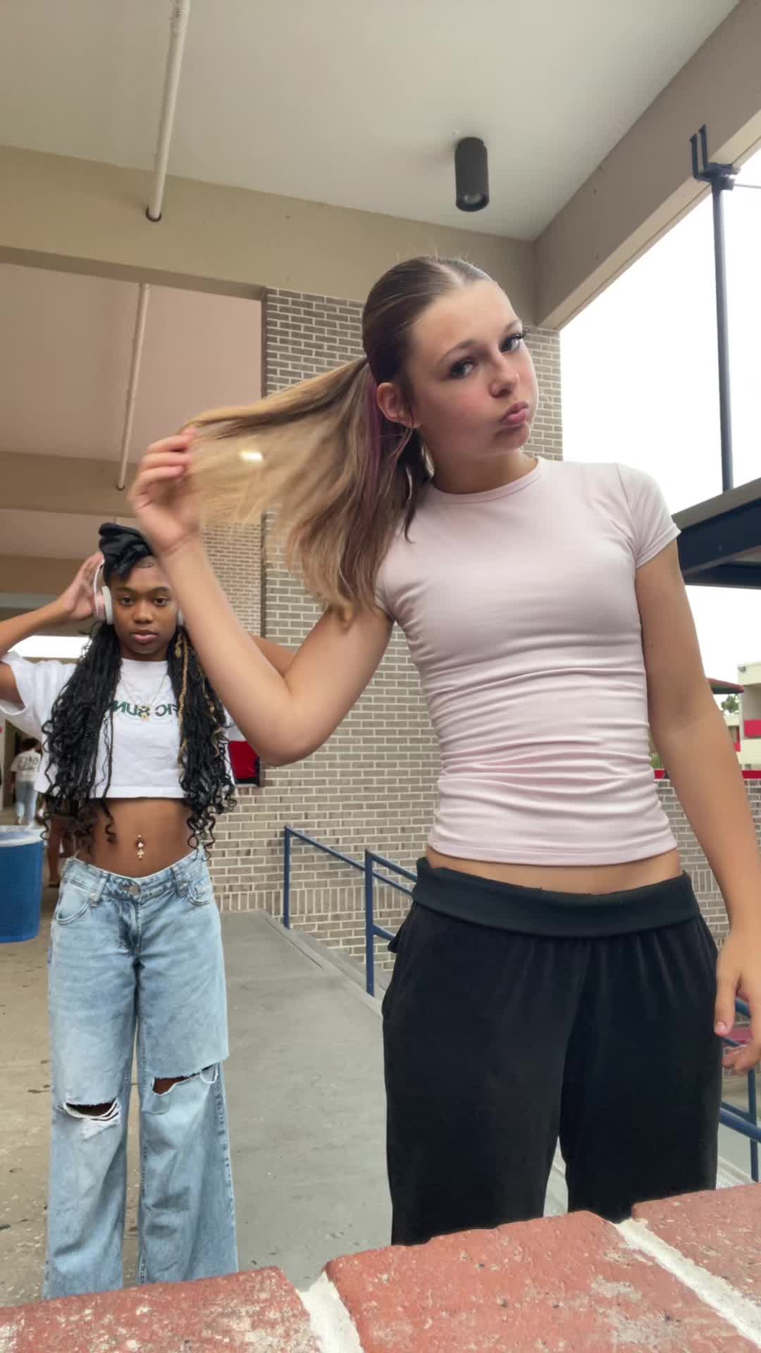 @pr3ttyliyah4