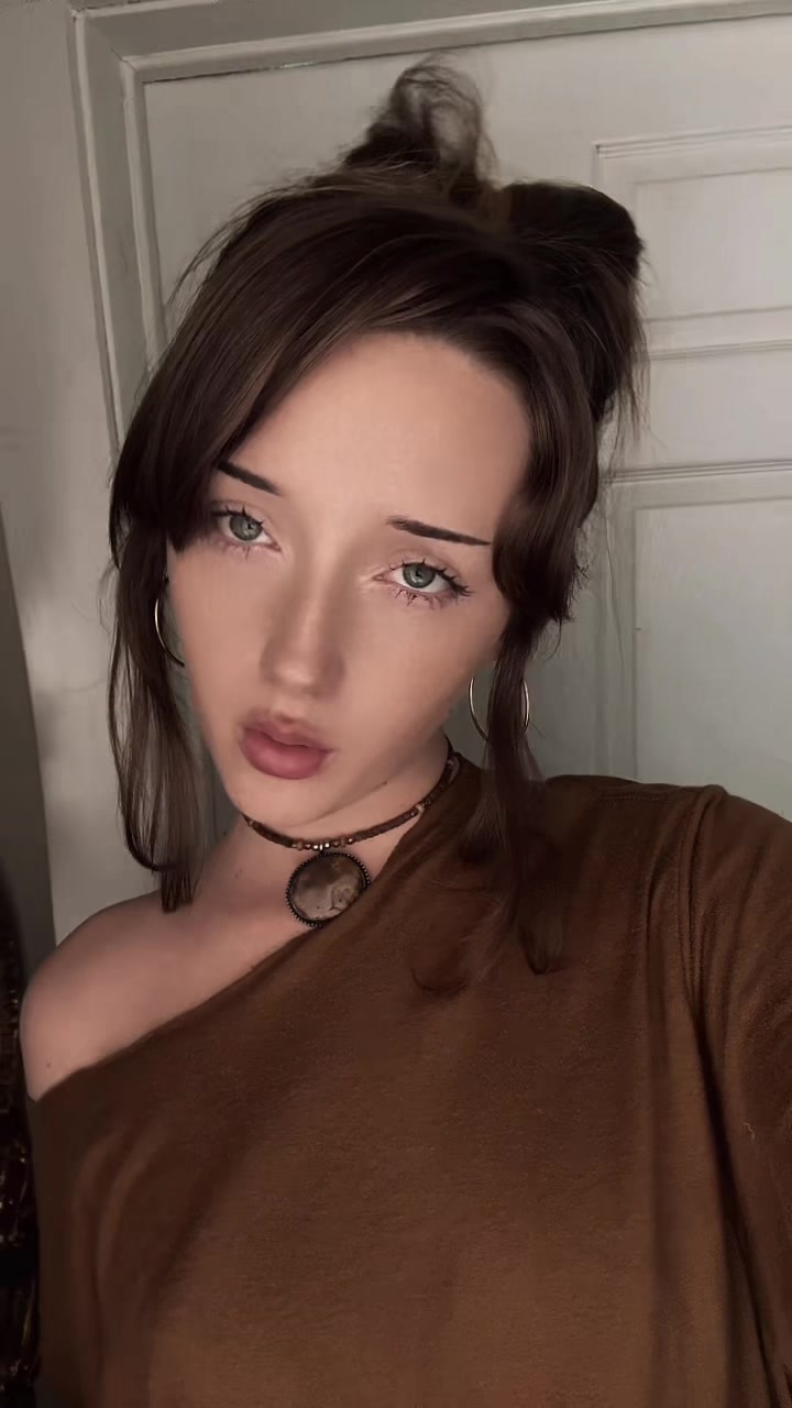@𝐻𝑒𝒶𝓋𝑒𝓃𝓁𝑒𝑒🖤