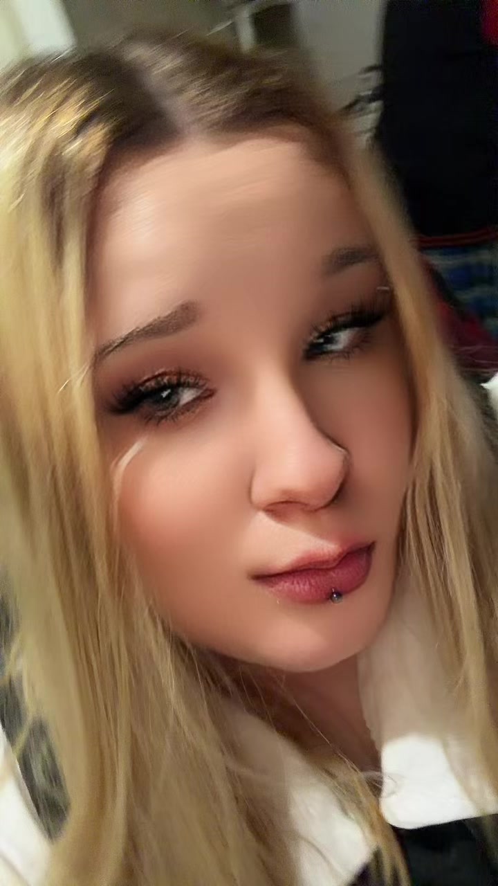 @✨{Blondasse25}✨