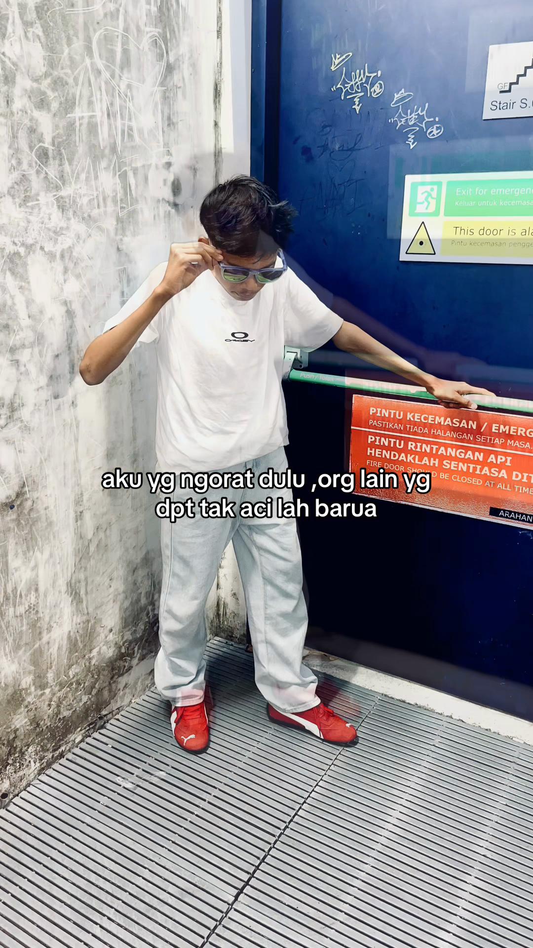 @+011