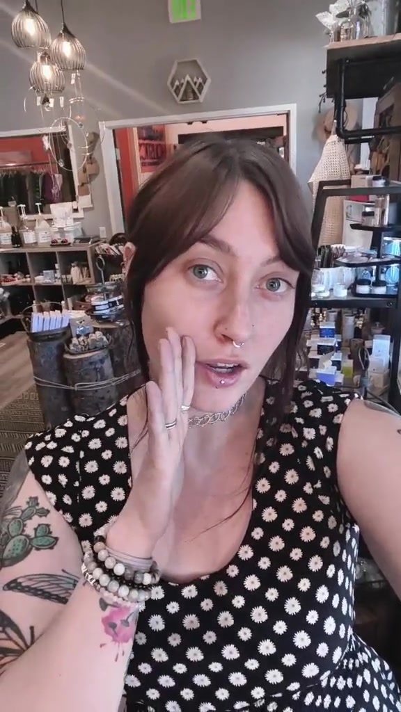 @lainielouuu