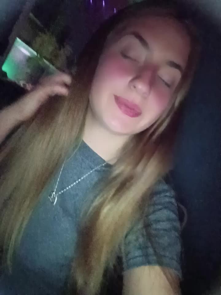 @520.Ellie6