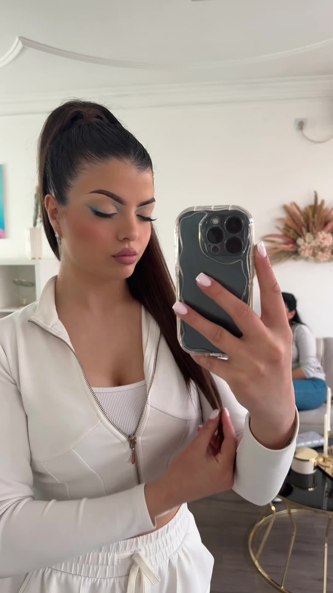 @𝐄