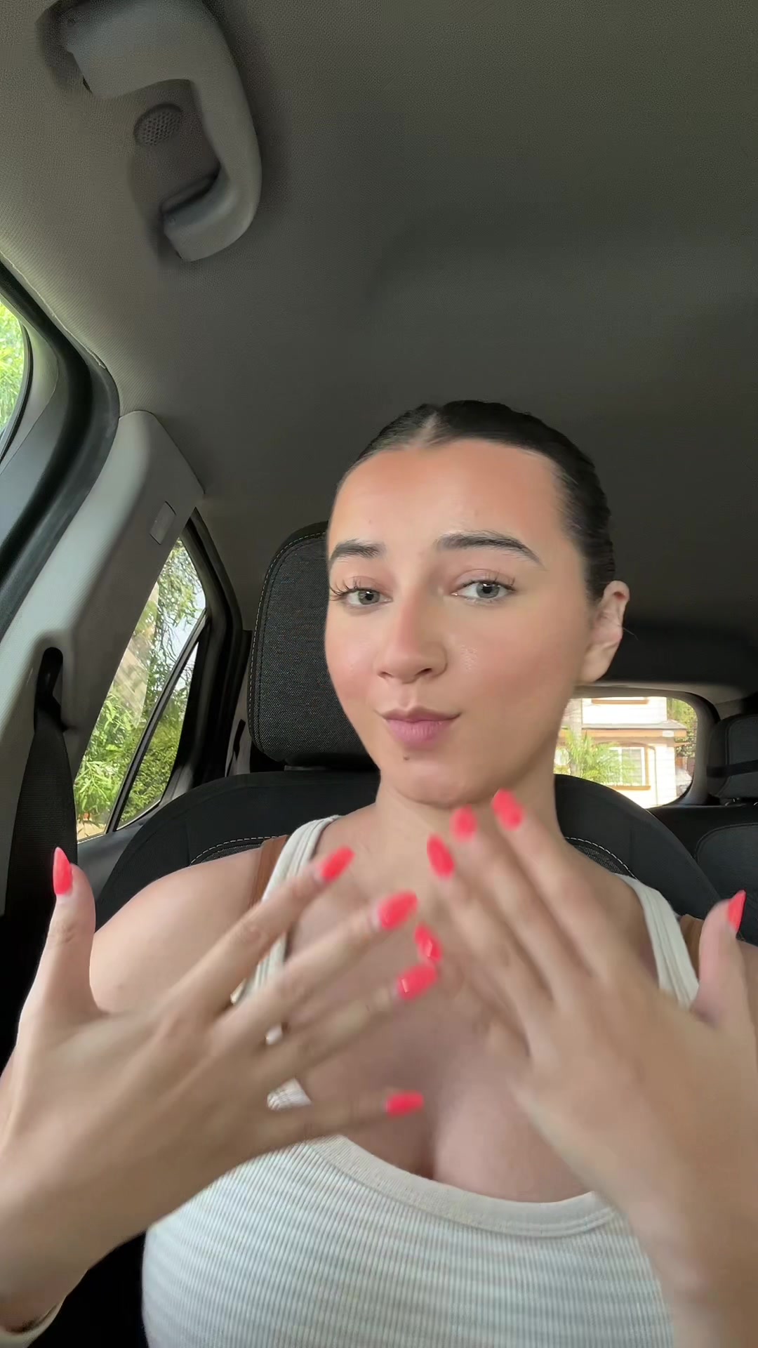 @claire.b.