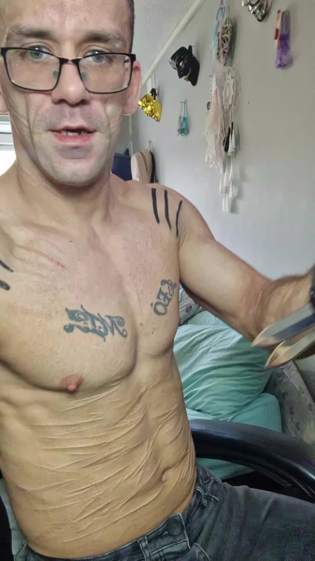 @Michael Lloyd/bodybuilder