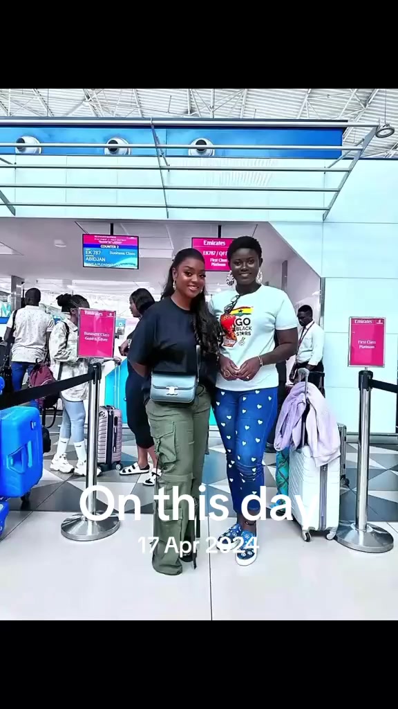 @JUNIOR ASANTEWAA BA🇬🇭