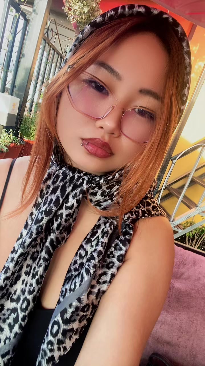@🦦