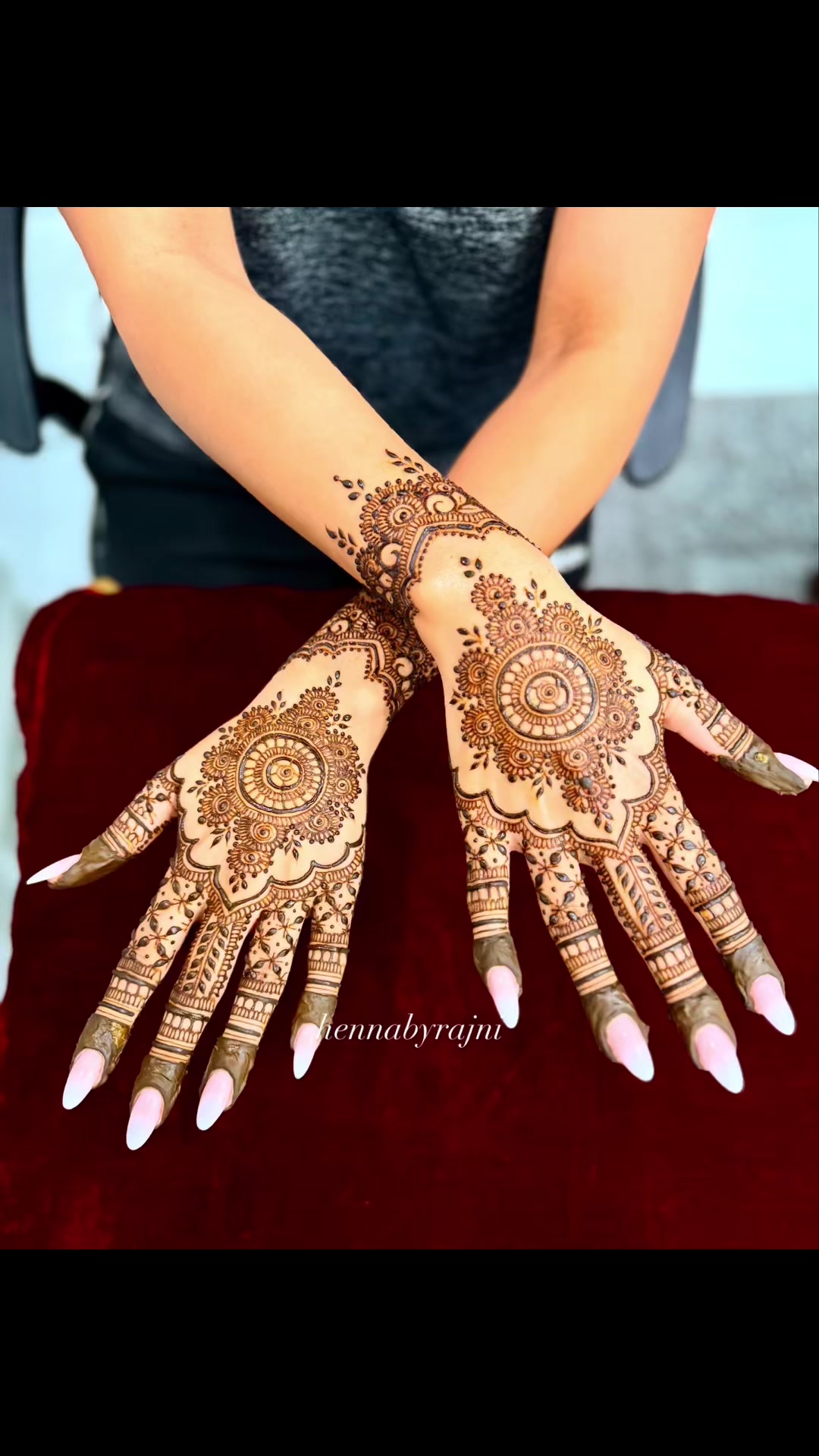 @Hennabyrajni